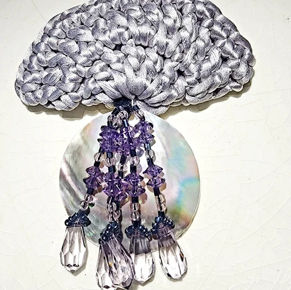 Periwinkle soft grey shell brooch  cascading faceted beads iridescent crochet - Picture 7 of 8